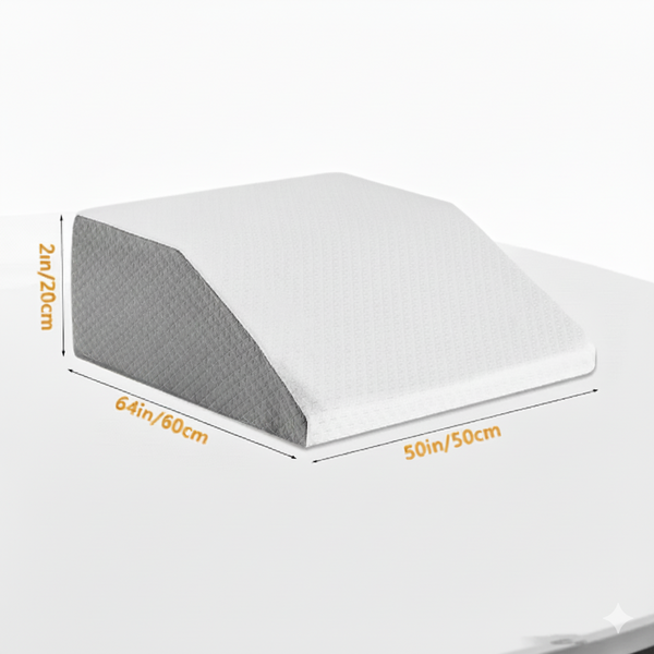 Coussin incliné ergonomique (wedge) 60×50×20 cm présenté en vue produit ; forme trapézoïdale pour surélévation du buste ou des jambes.