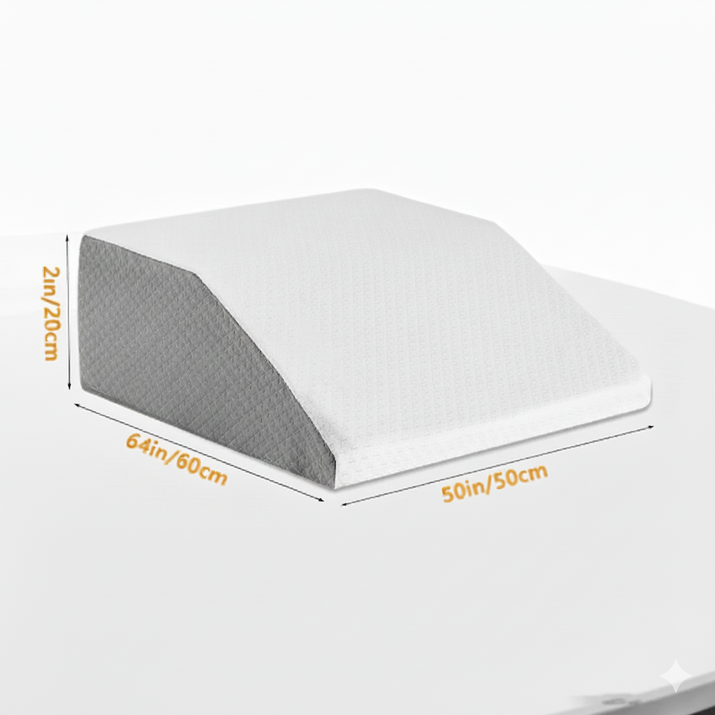 Coussin incliné ergonomique (wedge) 60×50×20 cm présenté en vue produit ; forme trapézoïdale pour surélévation du buste ou des jambes.